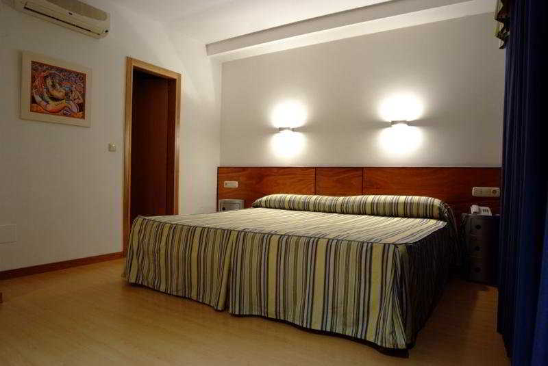 Colon Tuy Hotel Tui Bagian luar foto
